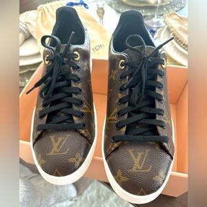 ** LIKE NEW ** 100% Authentic Louis Vuitton Frontrow Sneakers Size 8.5 Women’s